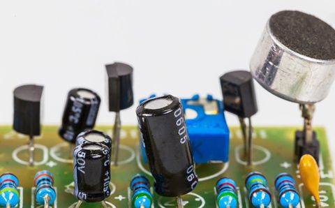 無(wú)功補(bǔ)償電容器漏油，可以繼續(xù)使用嗎？